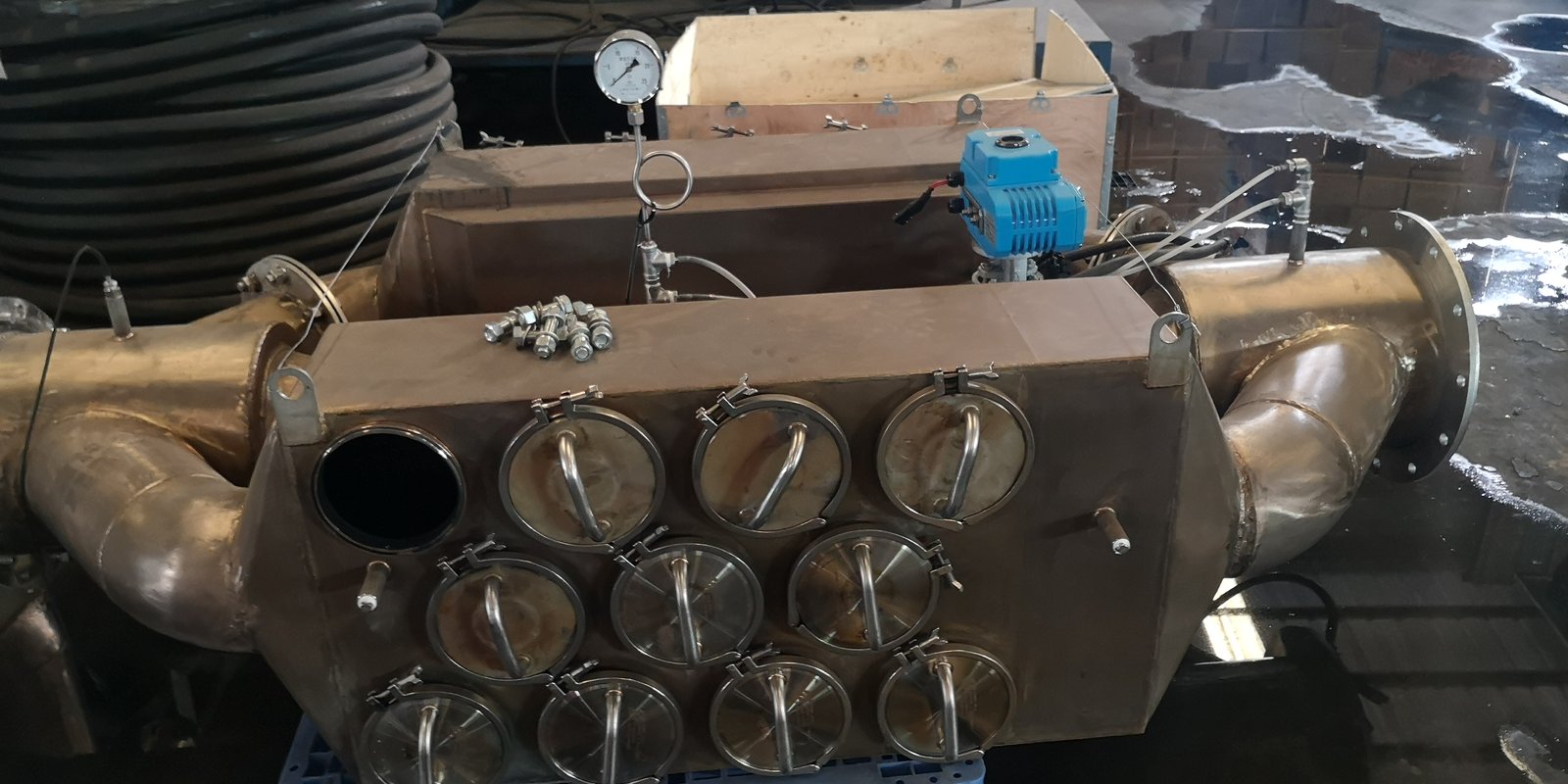 AIFILTECH 柴油发电机组尾气净化器 12芯带旁通蝶阀型 照片01（发电机组黑烟净化设备实拍）