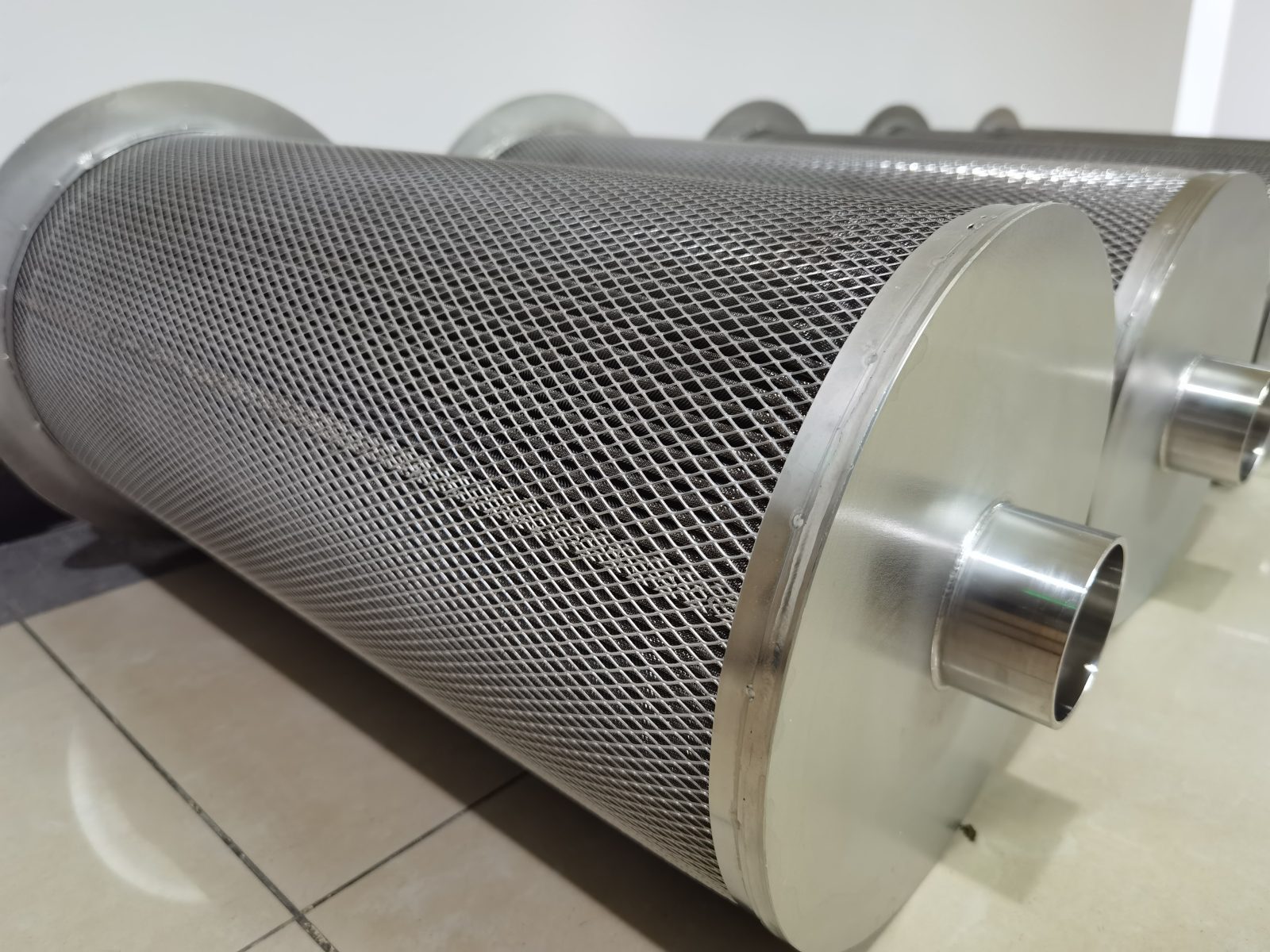 Metal exhaust purifier end view