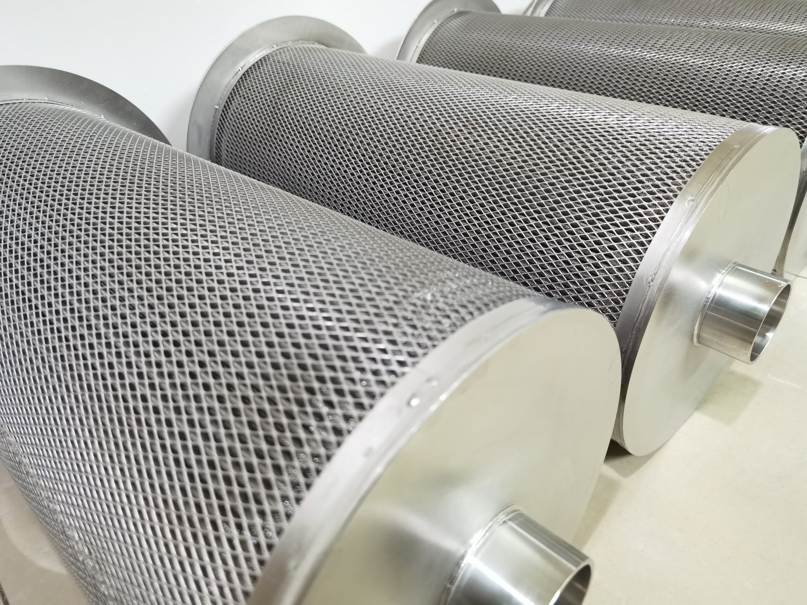 Vertical cylindrical purifier