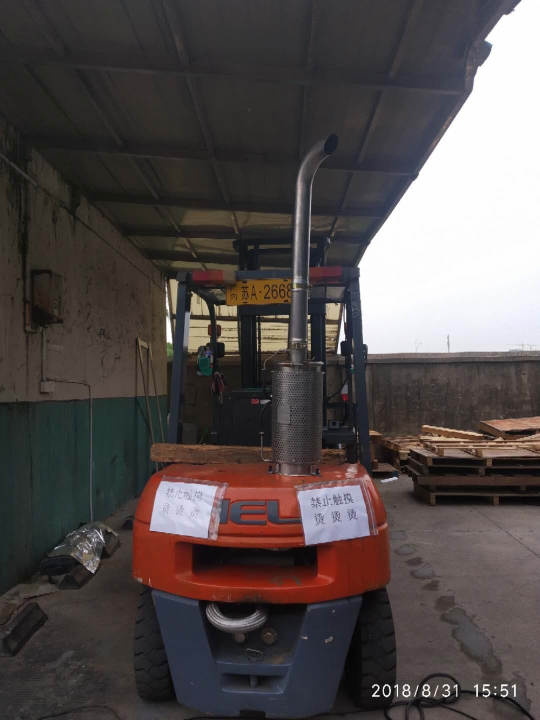 Forklift exhaust purifier installation
