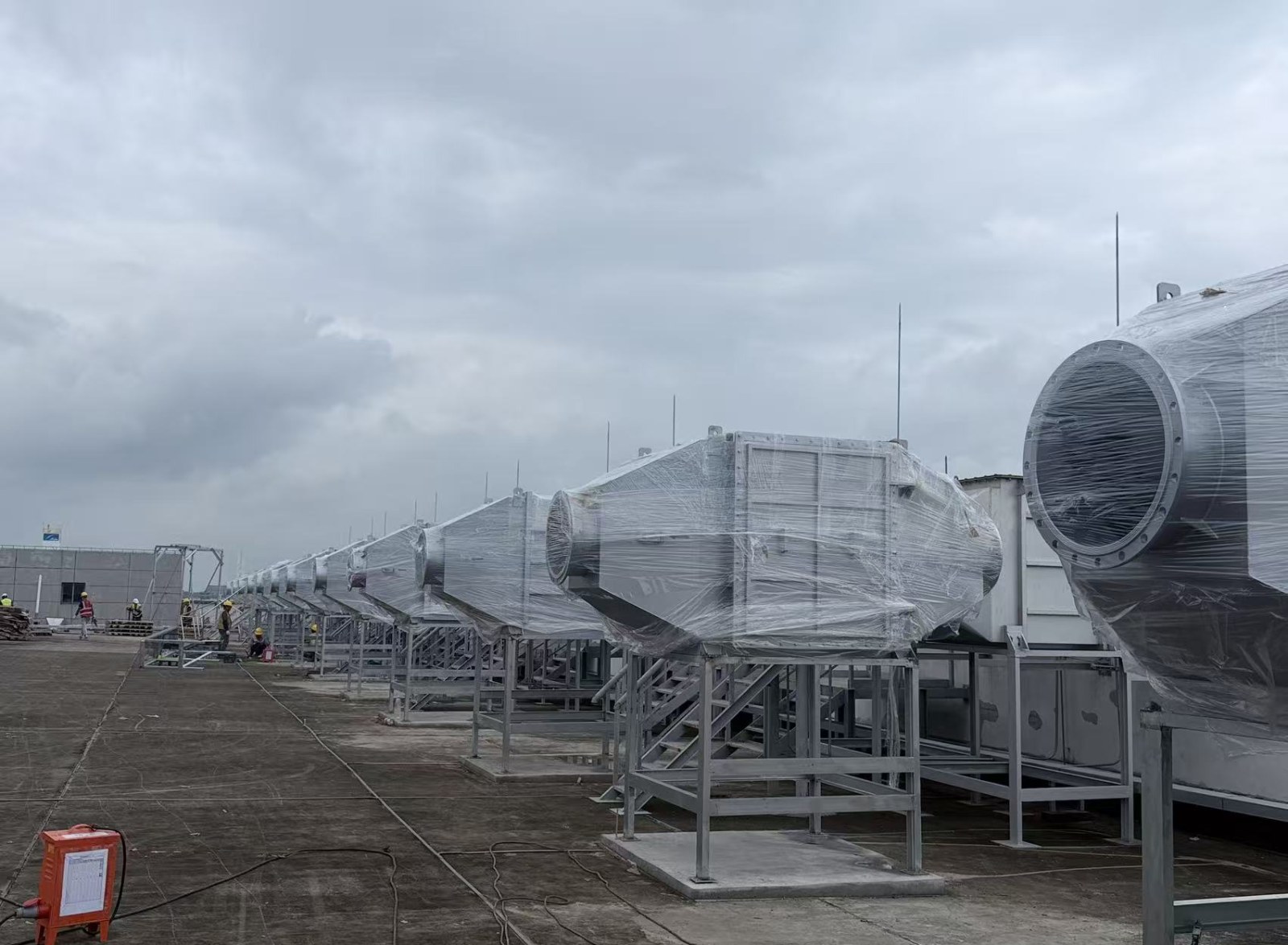 AIFILTECH 屋顶布置的多套黑烟净化机组 | AIFILTECH multiple black smoke purifier units on rooftop