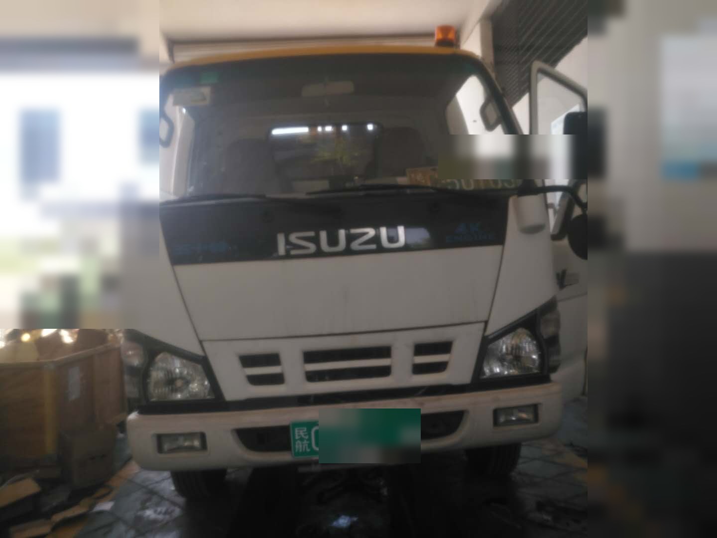 AIFILTECH 机场作业卡车尾气净化器（车头） | AIFILTECH airport service truck exhaust purifier (front)
