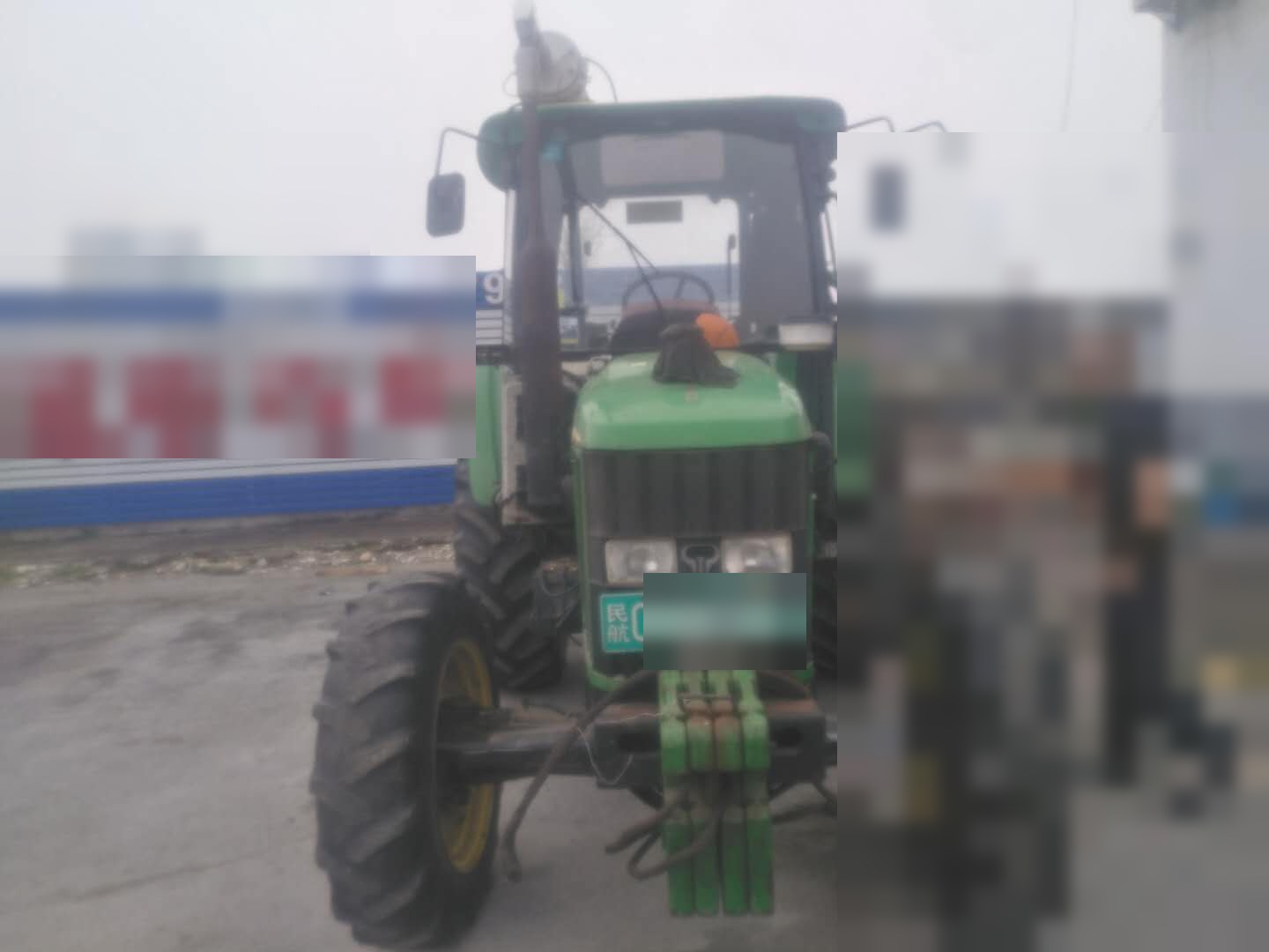 AIFILTECH 机场拖拉机尾气净化器（正面） | AIFILTECH airport tractor exhaust purifier (front view)