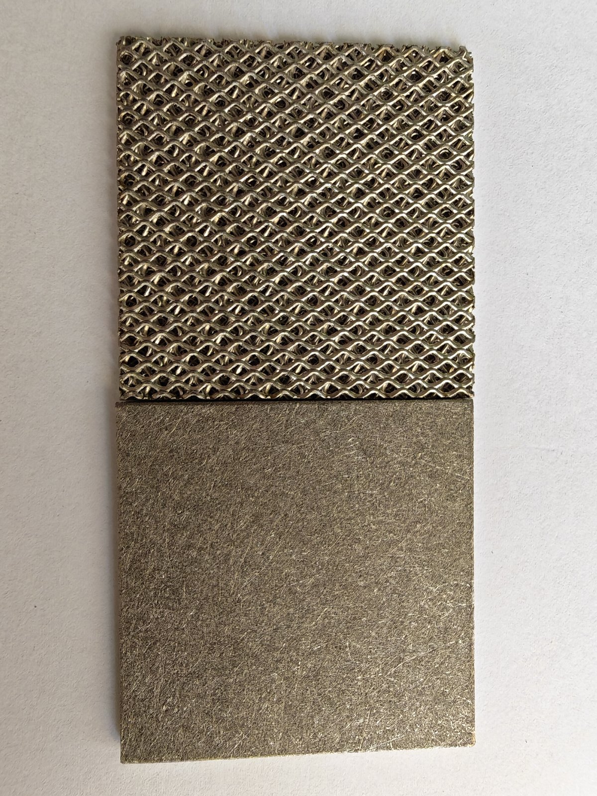 Composite nickel fiber felt with expanded mesh bonded on sintered felt