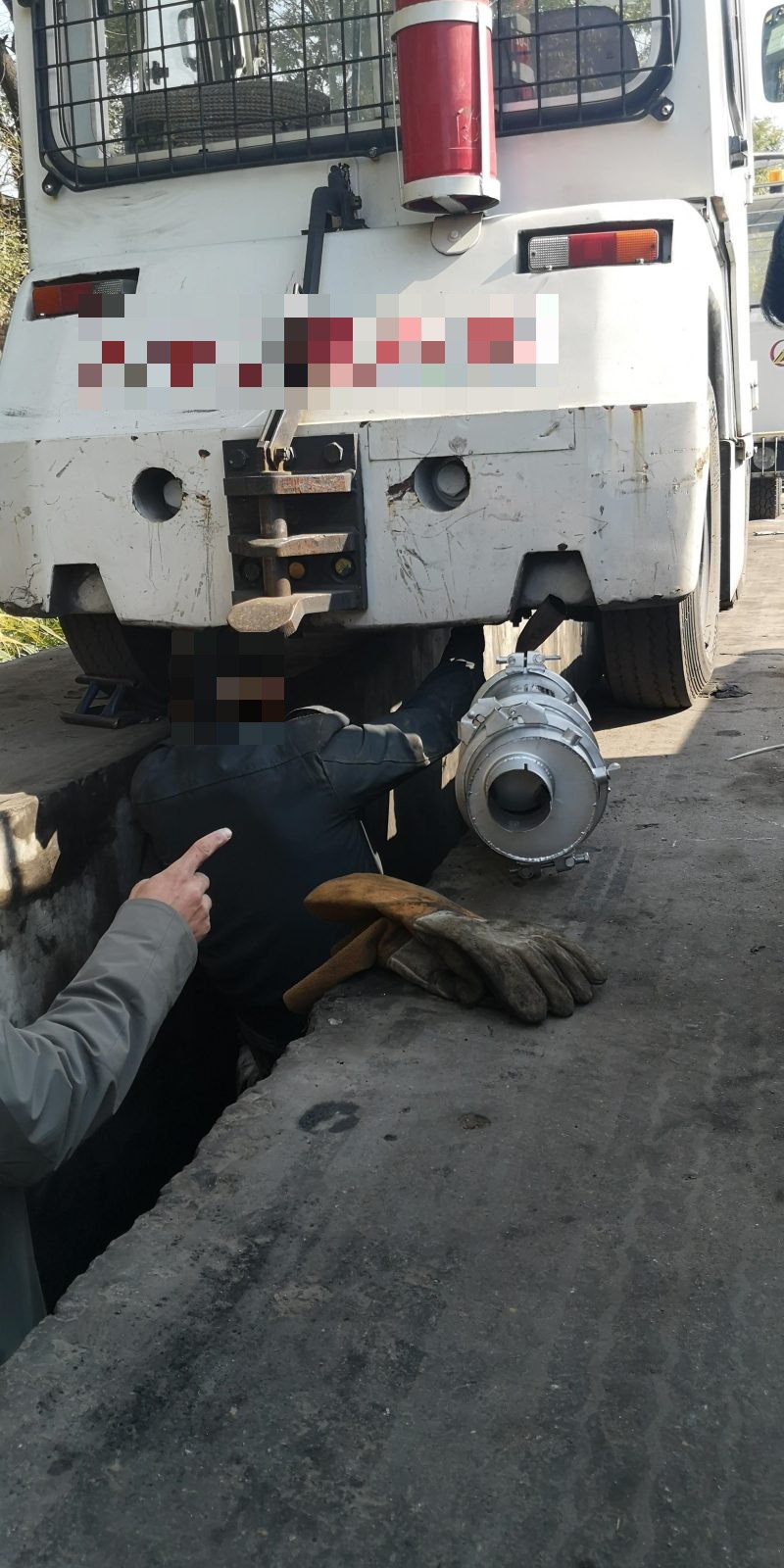 Excavator exhaust purifier installation