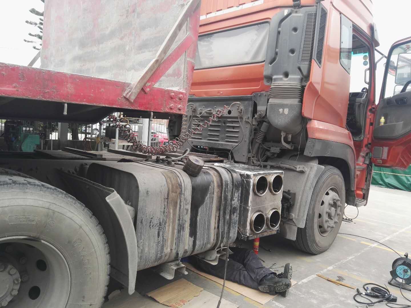 Truck exhaust purifier installation