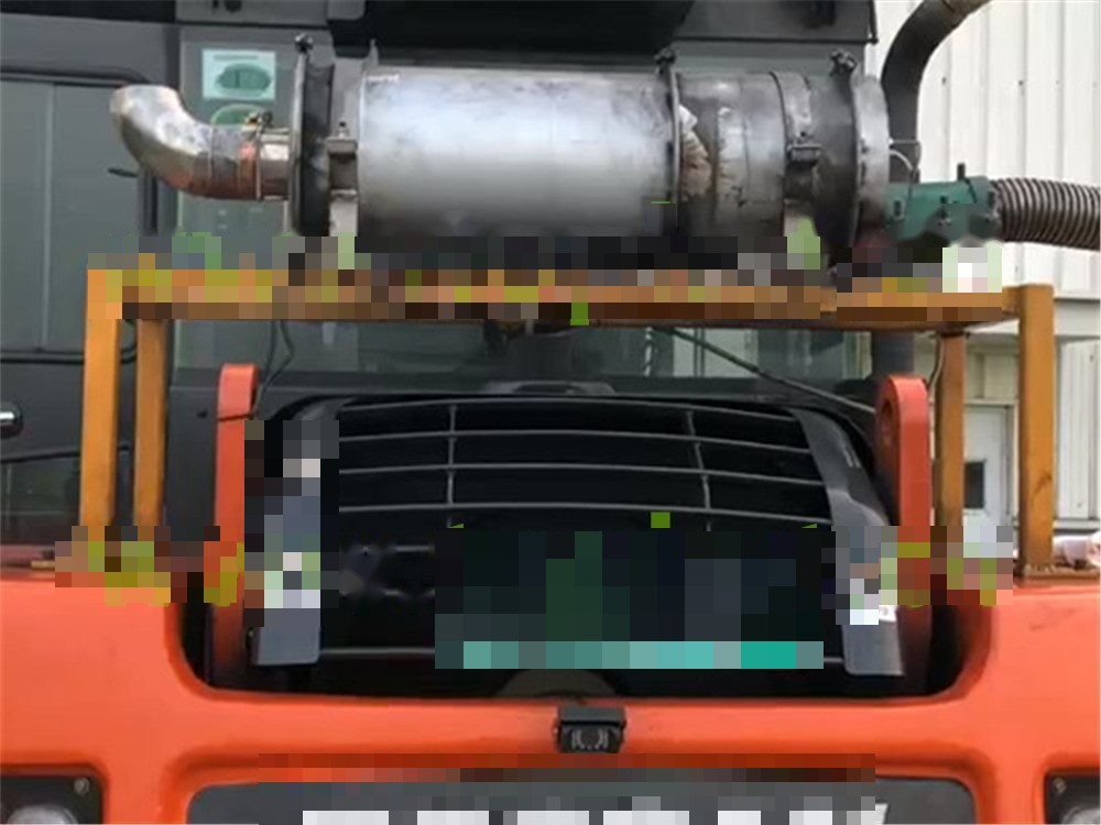 Truck chassis purifier piping