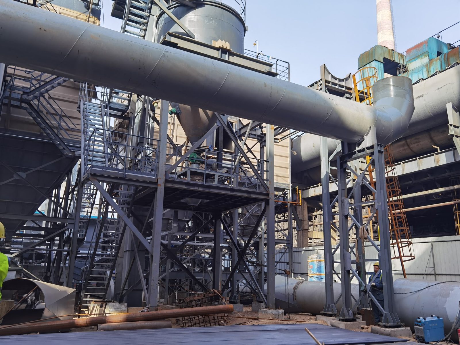 高温烟气主管道与旋风分离钢结构 - AIFILTECH hot gas main duct with cyclone steel structure