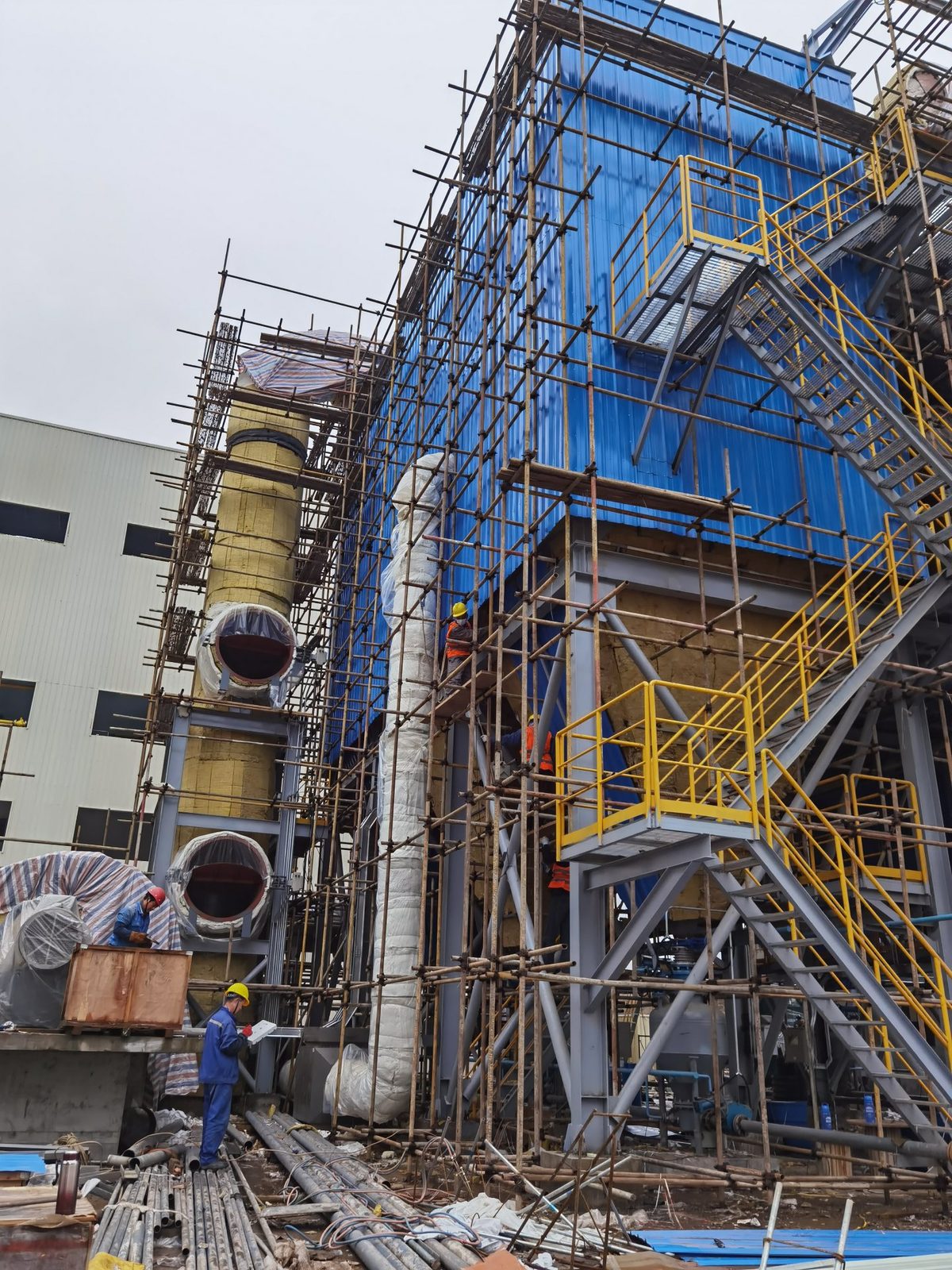 高温除尘器箱体与钢平台安装施工 - AIFILTECH dust collector casing and platform installation
