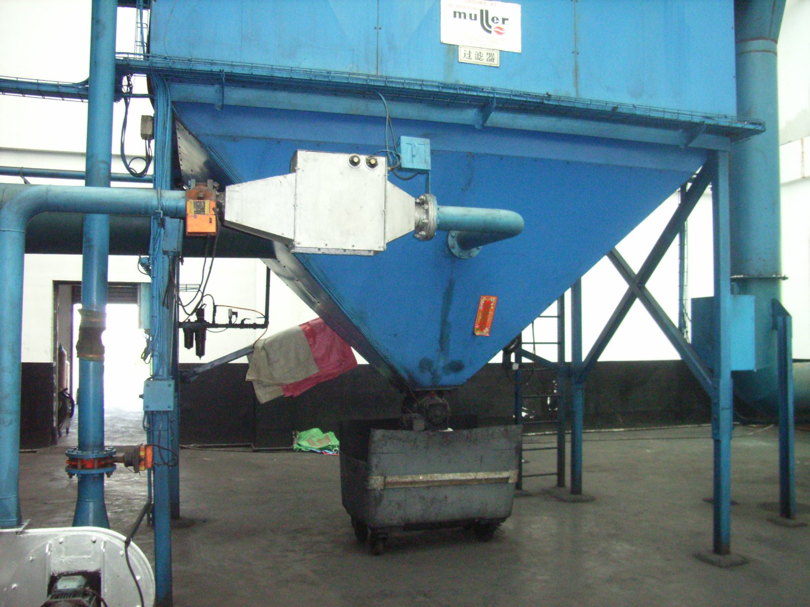 aifiltech dust modular hopper discharge.jpg
