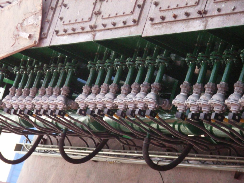 aifiltech dust pulse valve array.jpg