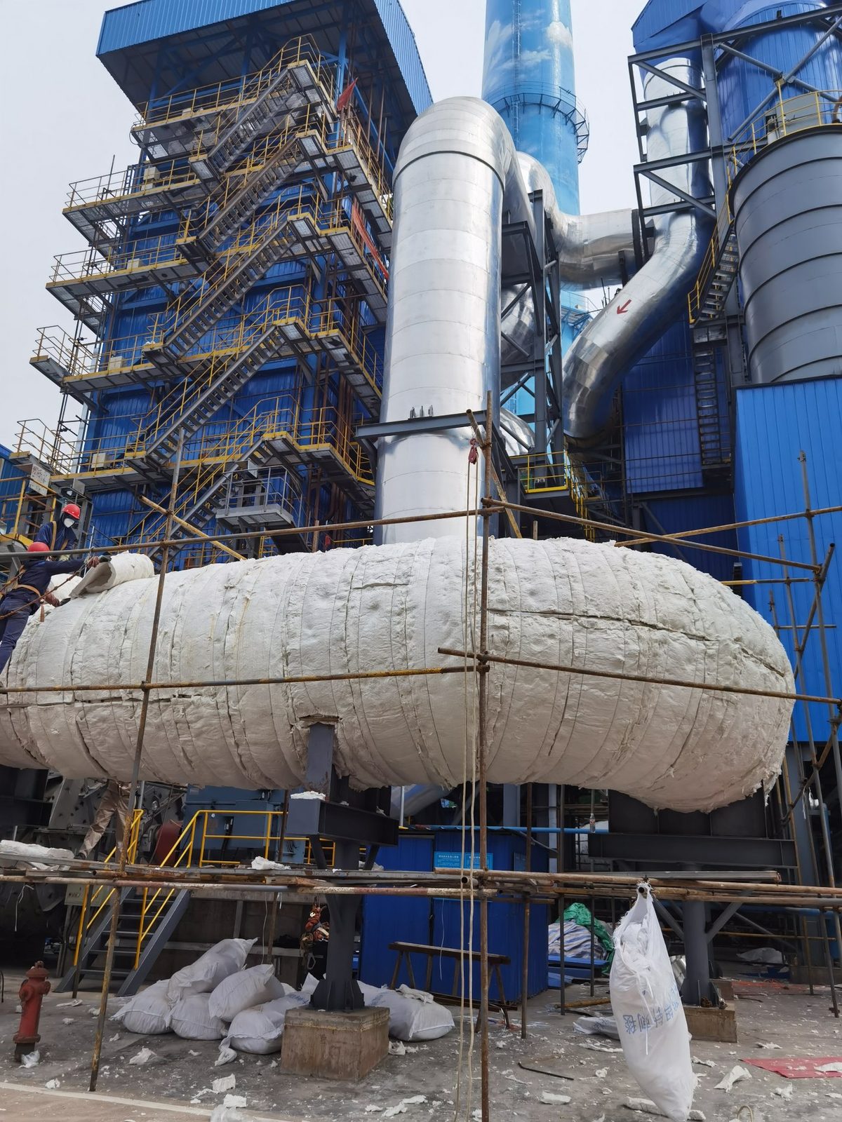 高温设备陶瓷纤维模块保温大面积施工 - AIFILTECH ceramic fiber module insulation on hot gas equipment
