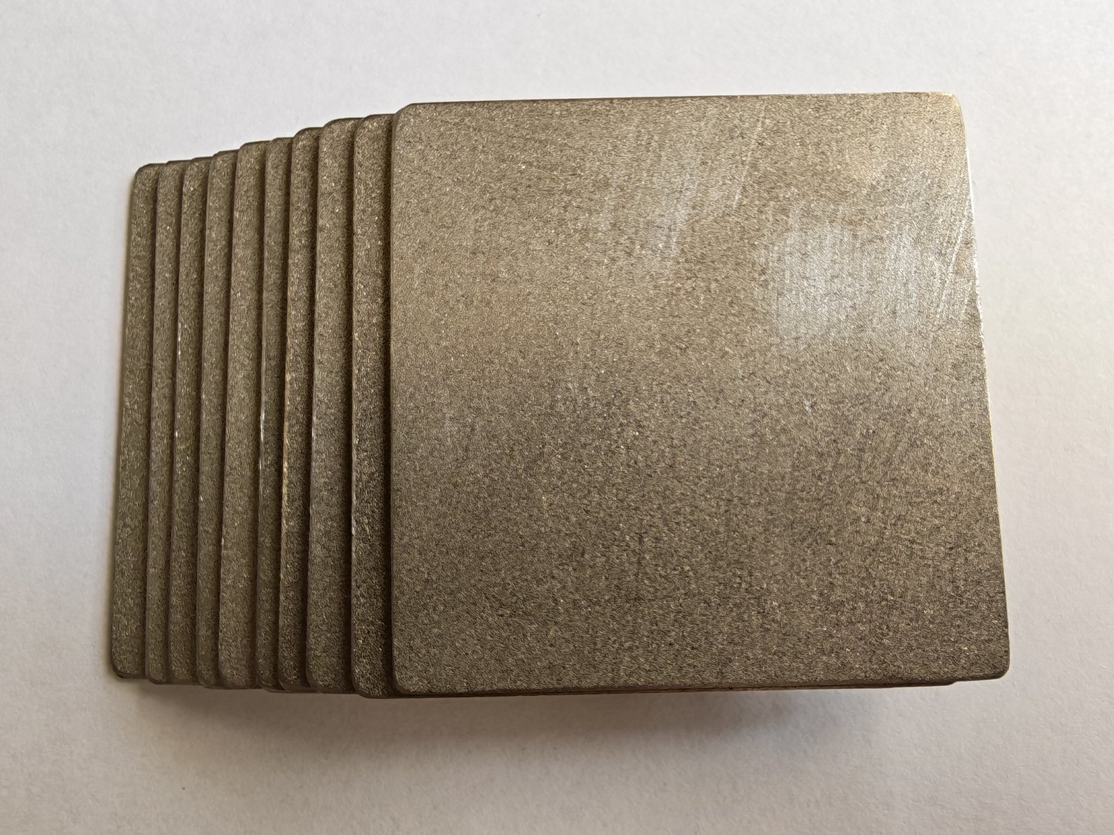 Stack of AIFILTECH sintered porous titanium plates