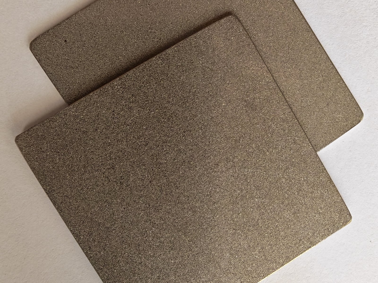Two sintered porous titanium plates
