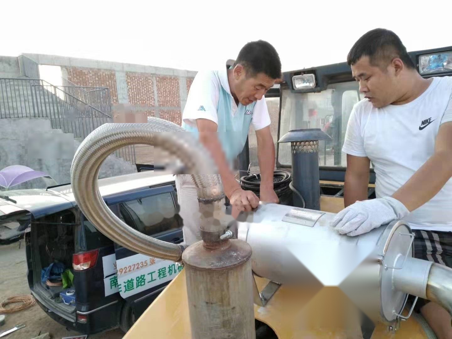 拖拉机尾气净化器安装实拍 - AIFILTECH tractor exhaust purifier