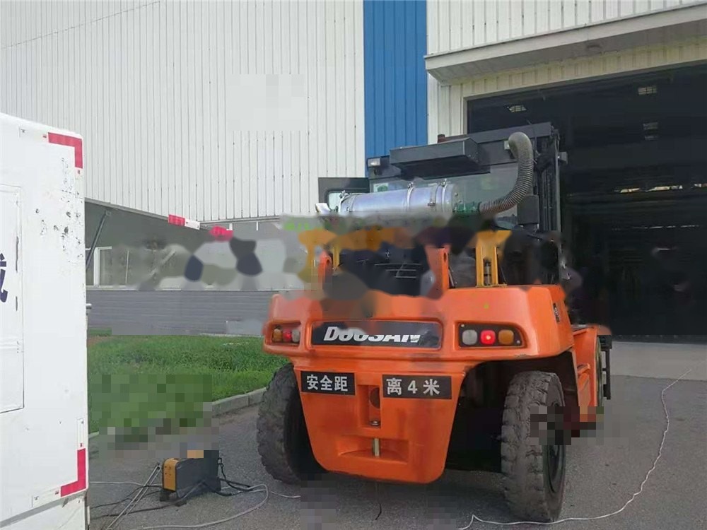 装载机尾气净化器特写 - AIFILTECH wheel loader exhaust purifier